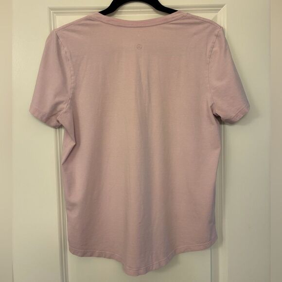 LULULEMON Love V Neck Short Sleeve T-Shirt Lilac Pink Women’s Size 10 - Picture 2 of 4
